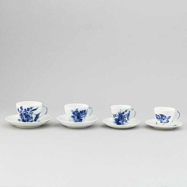 A 75 pcs Royal Copenhagen "Blå Blomst" porcelain part coffee service.