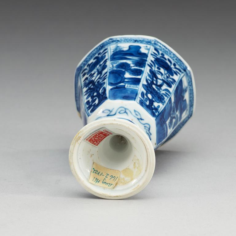 A blue and white stemcup, Qing dynasty, Kangxi (1662-1722).