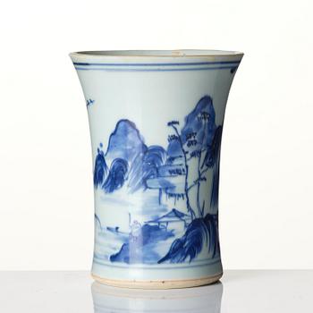A blue and white brushpot and a dish, Tianqi/Chongzhen, mid 17th century.