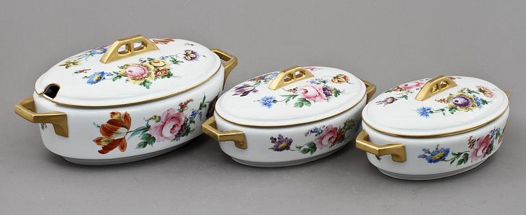 SERVISDELAR, 99 st, porslin, Hutschenreuther, 1900-talets andra hälft.