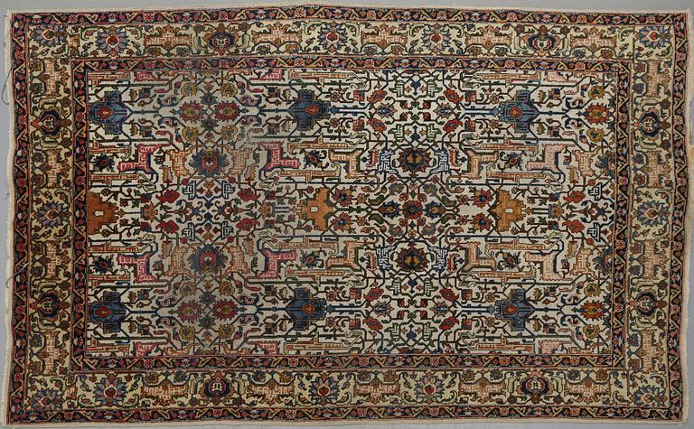 MATTA, troligen Täbris, semiantik/old, ca 288 x 198 cm.