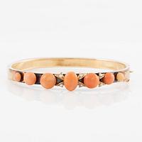 Bracelet 18K gold with coral and small pearls.