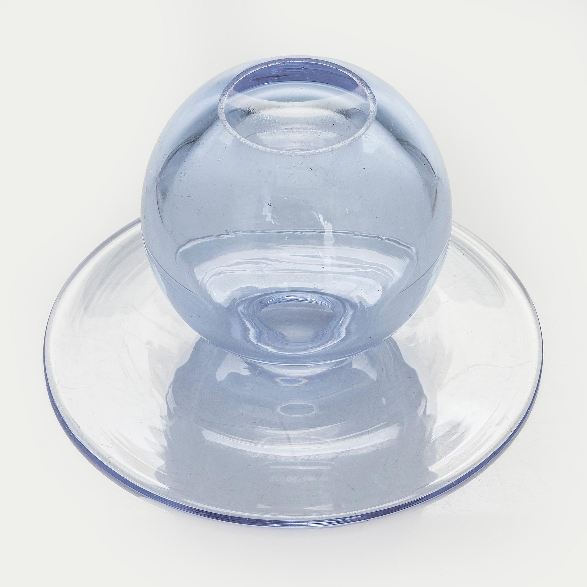 Nanny Still, A 'Saturnus' vase signed Nanny Still Riihimäen Lasi Oy.