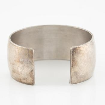 Yves Saint Laurent, armring och hänge, silver.