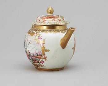 TEKANNA MED LOCK, porslin. Kina Qianlong  (1736-95) efter meissenmodell.