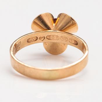 Elis Kauppi, Ring, hänge ohc örhängen, 14K guld, granater. Kupittaan kulta, Åbo 1972.