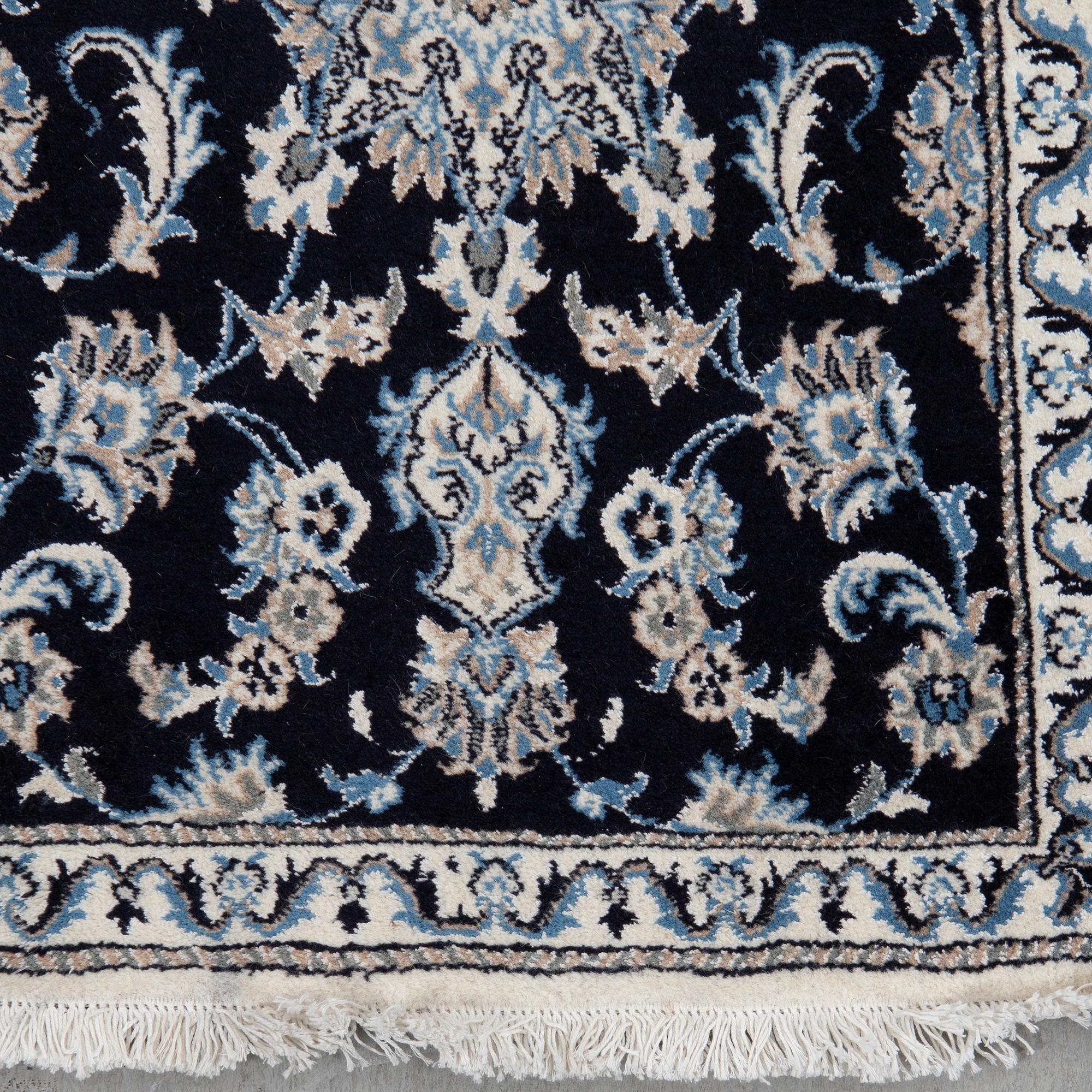 Gallerimatta, Nain part silk, ca 300 x 79 cm.