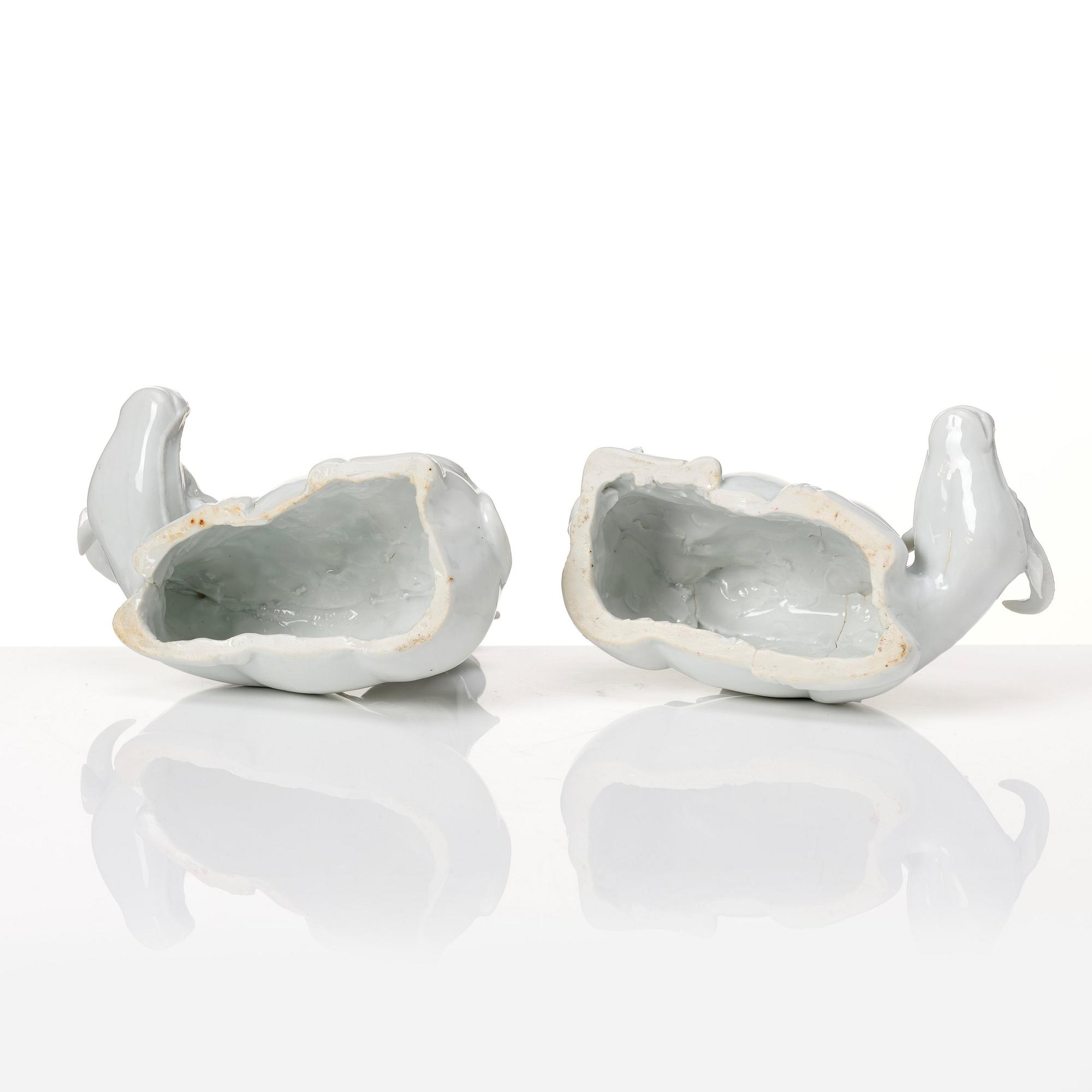 A pair of blanc de chine figurines, Qing dynasty, late Qing dynasty.
