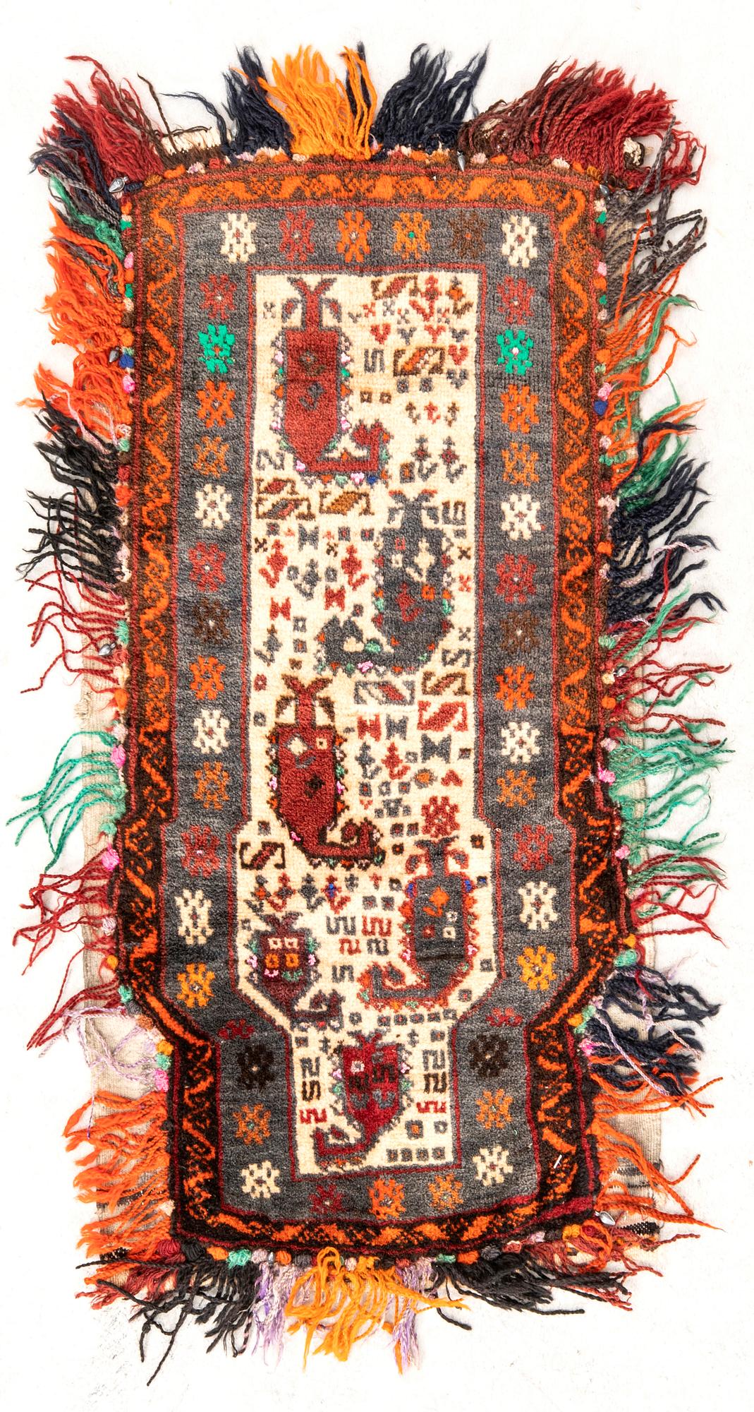 Carpet Bakthiari Sofreh old 64x36 cm.