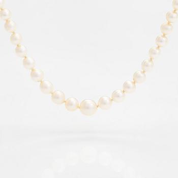 A pearl collier with cultured pearls and 14K gold.