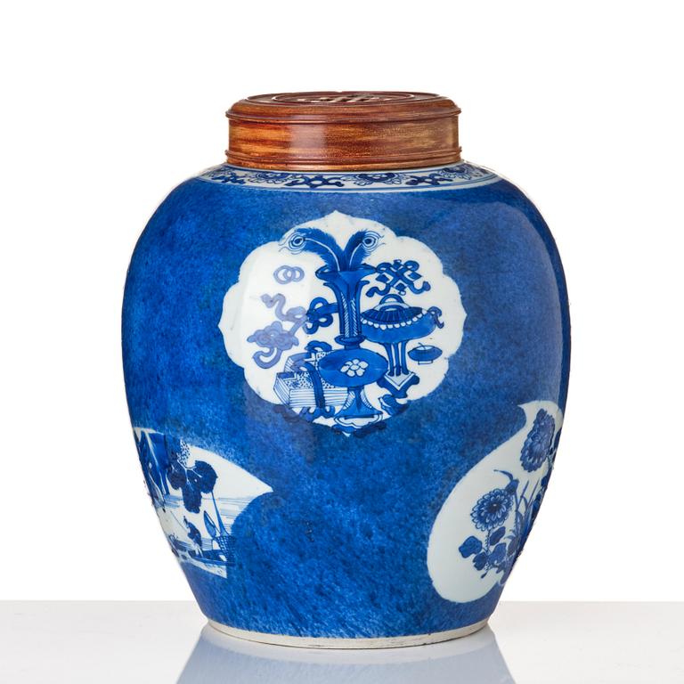 A blue and white jar, Qing dynasty, Kangxi (1662-1722).