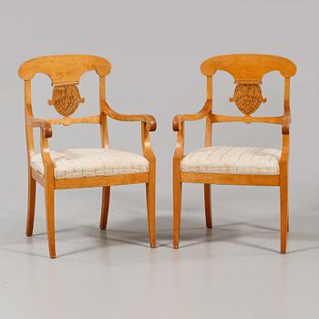 KARMSTOLAR, ett par, Karl Johan-stil, 1900-talets första hälft.