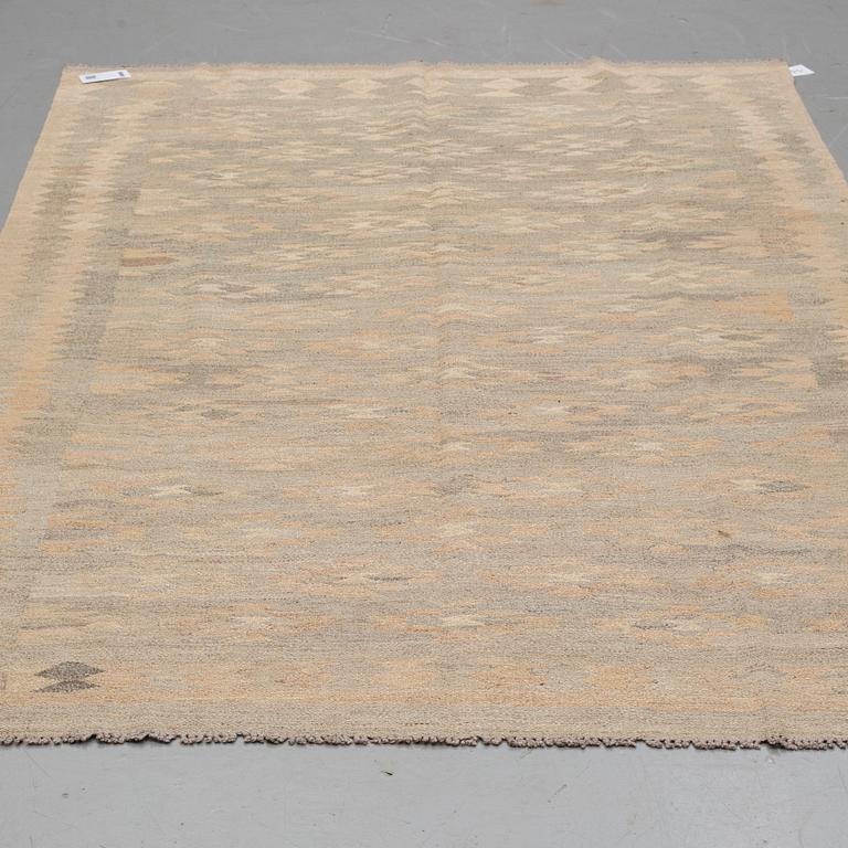 A kilim rug 228 x 158 cm.