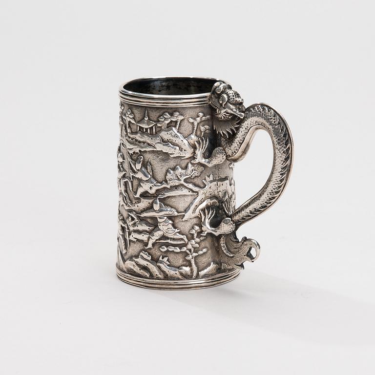 BÄGARE / MUGG, silver, Lee Ching, Kina, 1800-luvun jälkipuoli. Vikt 174 g.