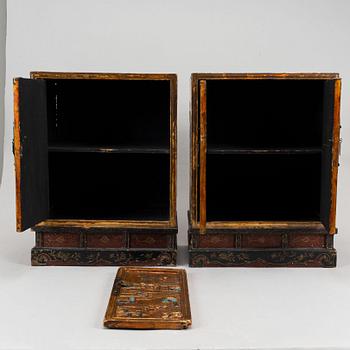 A pair of chinese cabinets, 20th Century.