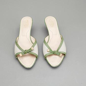 SKOR, ett par, Tod's.