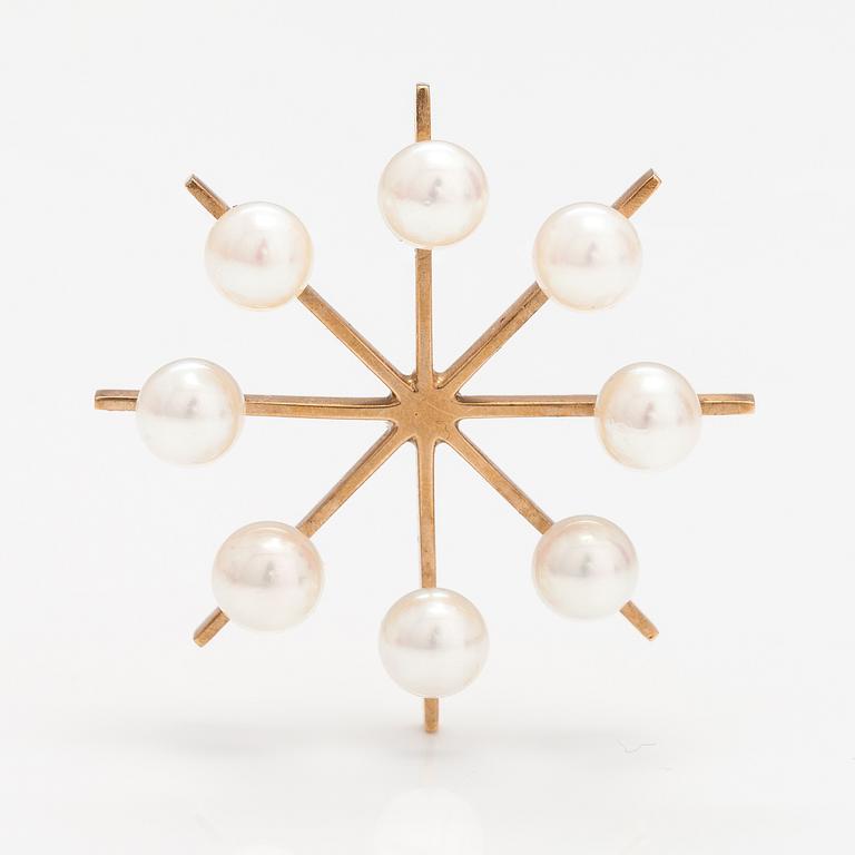 EERO RISLAKKI, A 14K gold pendant with cultured pearls. Westerback, Helsinki 1964.