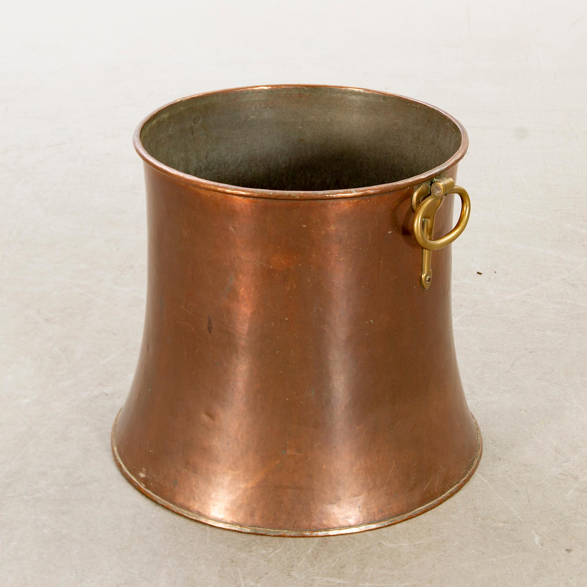 TUNNA MED HÄNKLAR, koppar, 1800-tal.