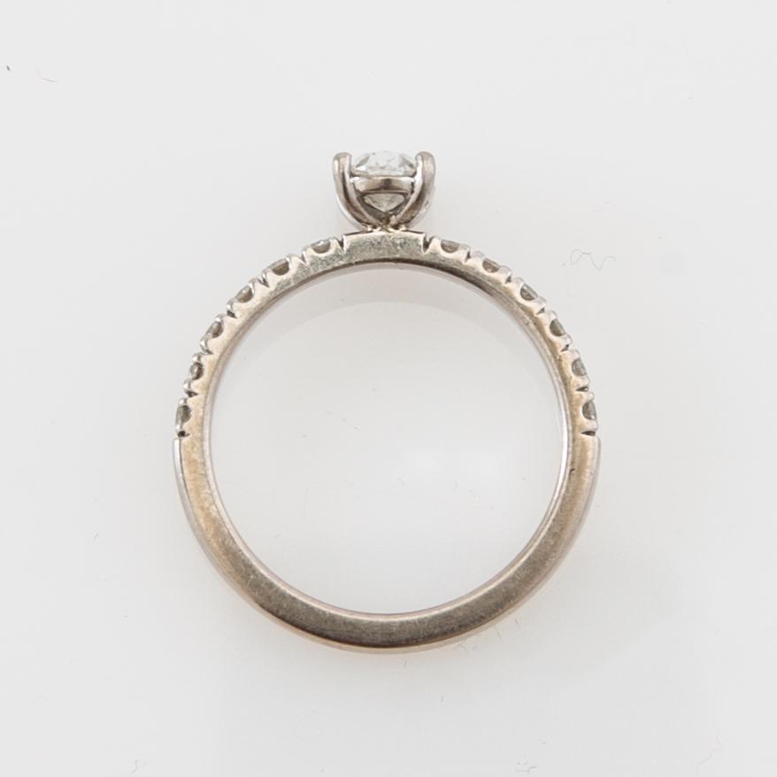 Ring, Patrik af Forselles, med ovalslipad diamant ca 0.57 ct.