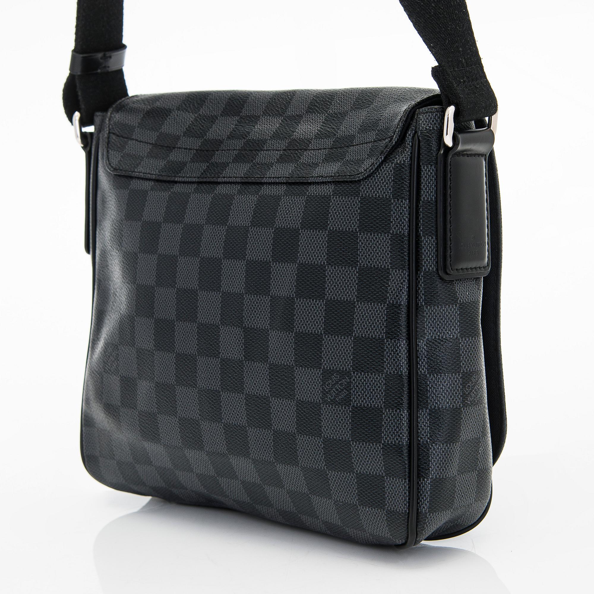 Louis Vuitton, väska, "District PM Messenger".