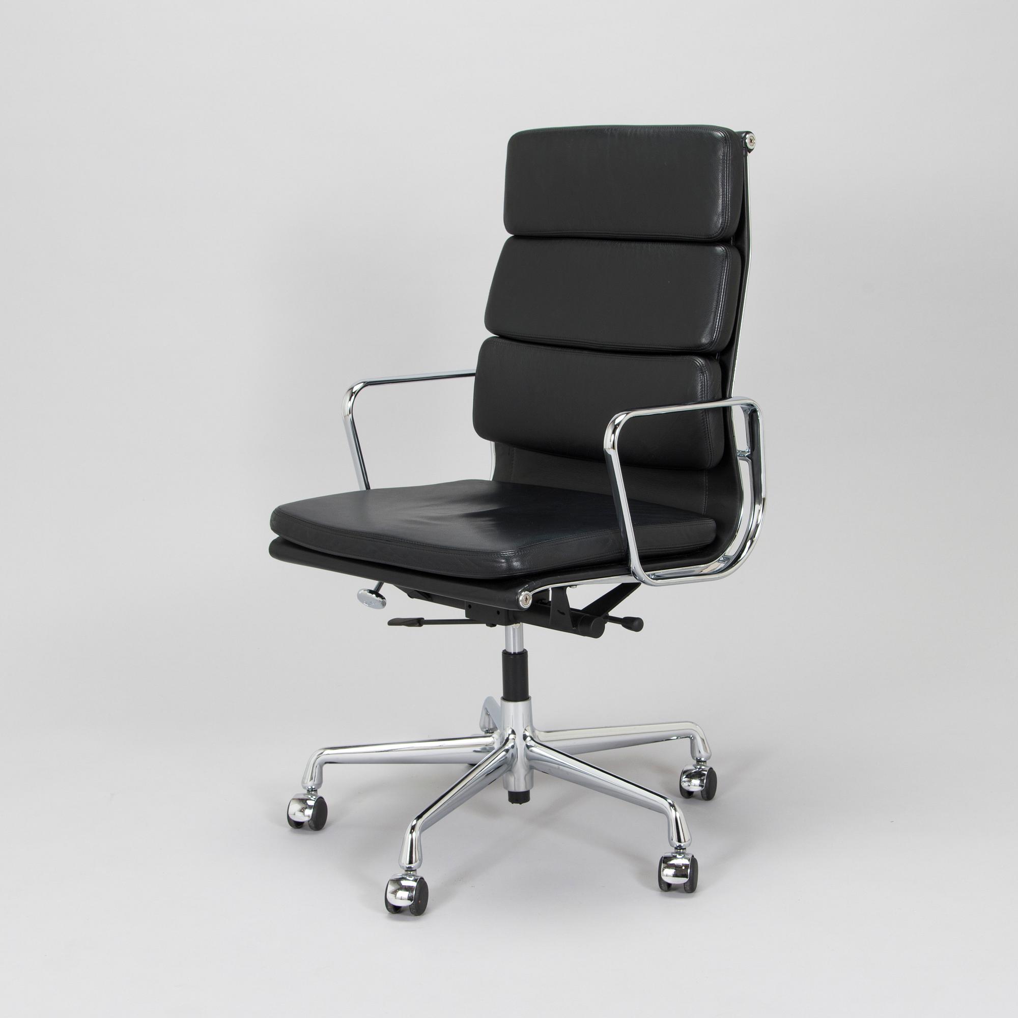 Charles & Ray Eames, Kontorsstol, "Soft Pad Chair EA 219, high backrest", Vitra. 2000-tal.