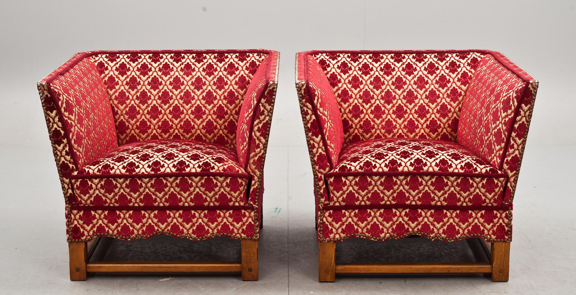 FÅTÖLJER, ett par. Möjligen Gärsnäs, 1900-talets första hälft.