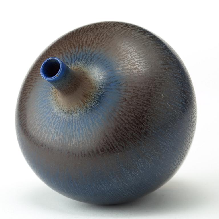 A Berndt Friberg stoneware vase, Gustavsberg studio, Sweden 1967.