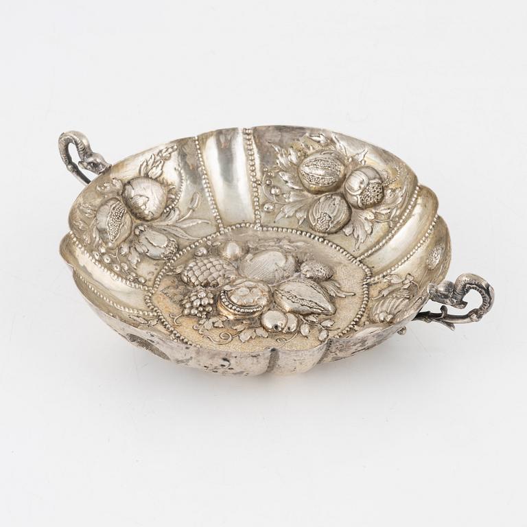 A silver charger/bowl, probably Germany, circa 1900.
