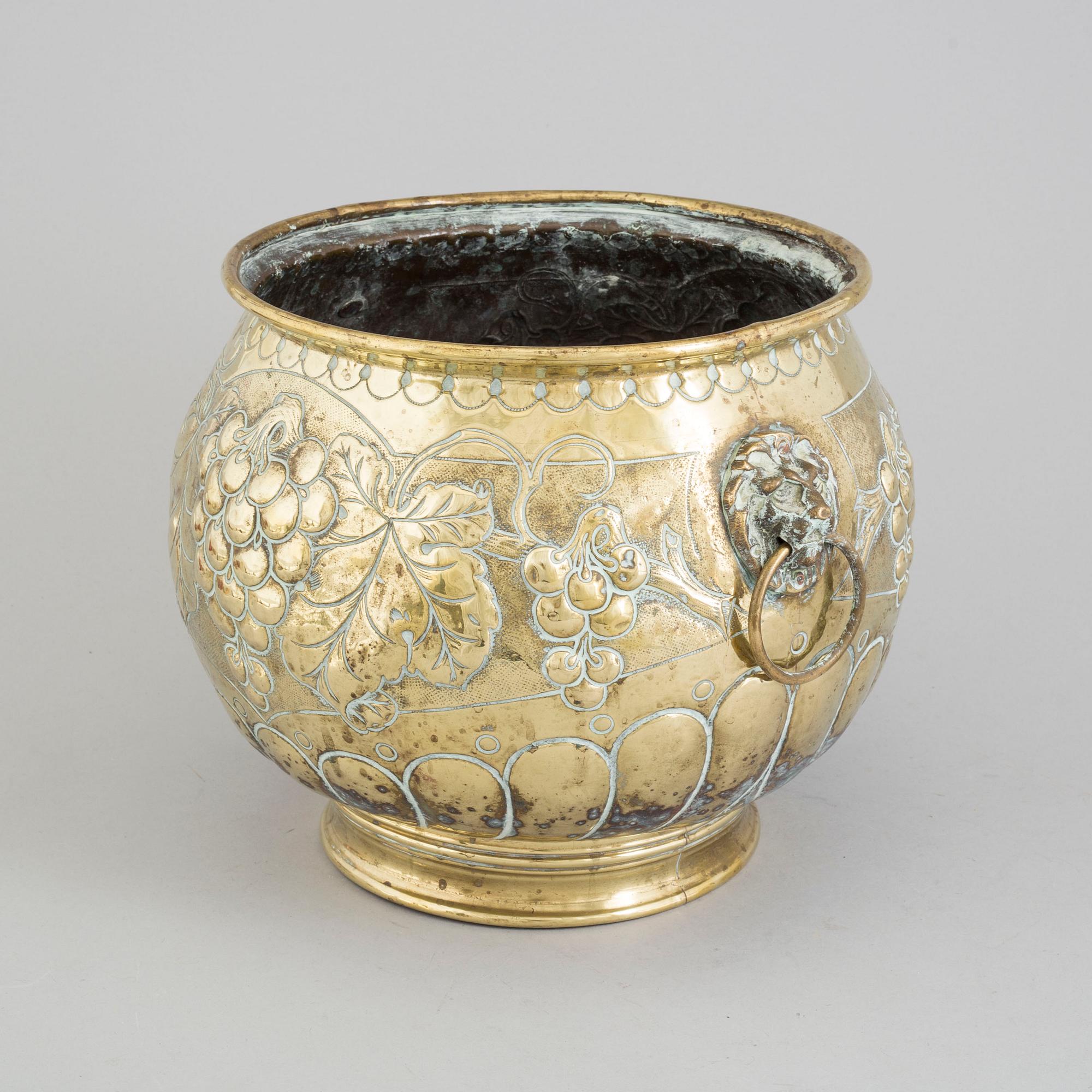 A 19TH CENTURY BRASS FLOWER POT.