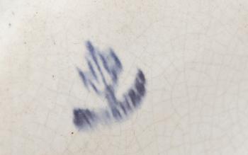 TAKAMPEL, porslin, Höganäs, 1900-talets första hälft. Höjd ca 70 cm.