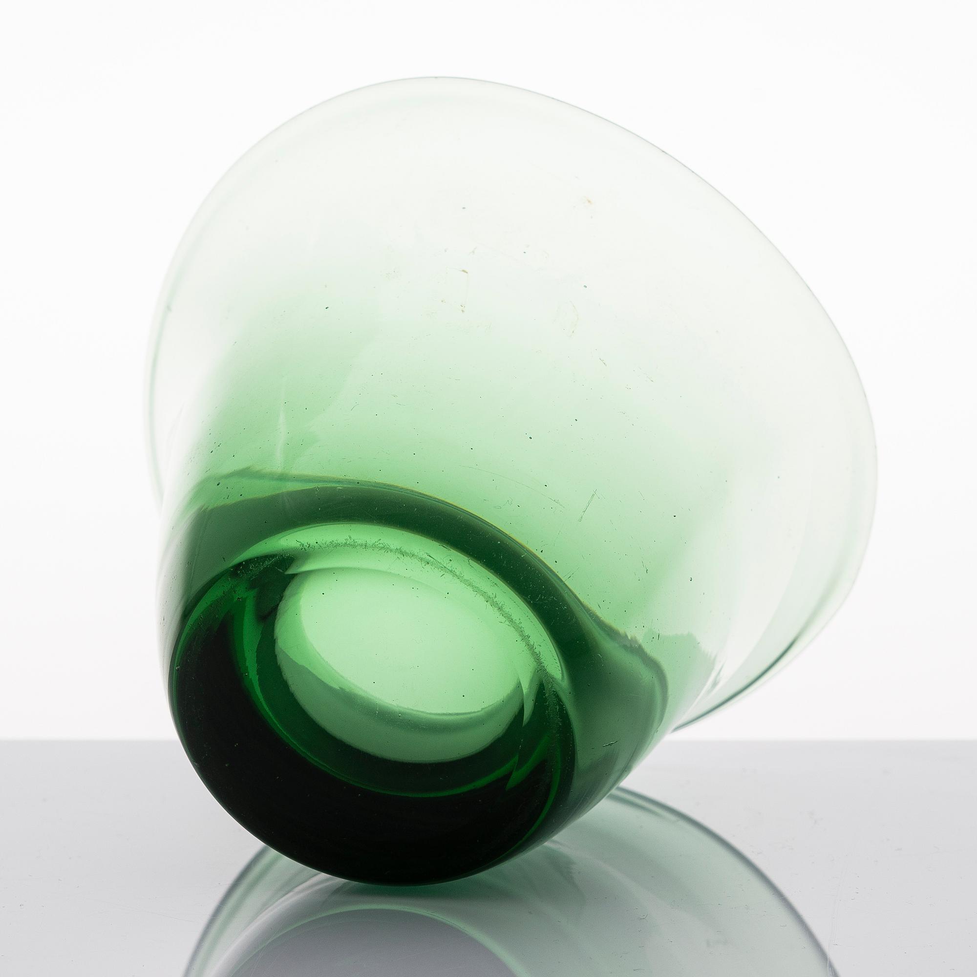 GUNNEL NYMAN, a bowl, Turned, mold-blown green glass. Model 38/1123. Riihimäen Lasi Oy, 1938.