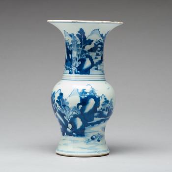 A blue and white 'yenyen' vase, Qing dynasty, Kangxi (1662-1722).