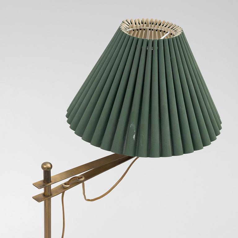Harald Notini, golvlampa, modell "15597", Arvid Böhlmarks Lampfabrik, Stockholm, 1950-tal.