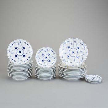 SERVISDELAR, 53 delar, porslin, "Musselmalet", Royal Copenhagen.