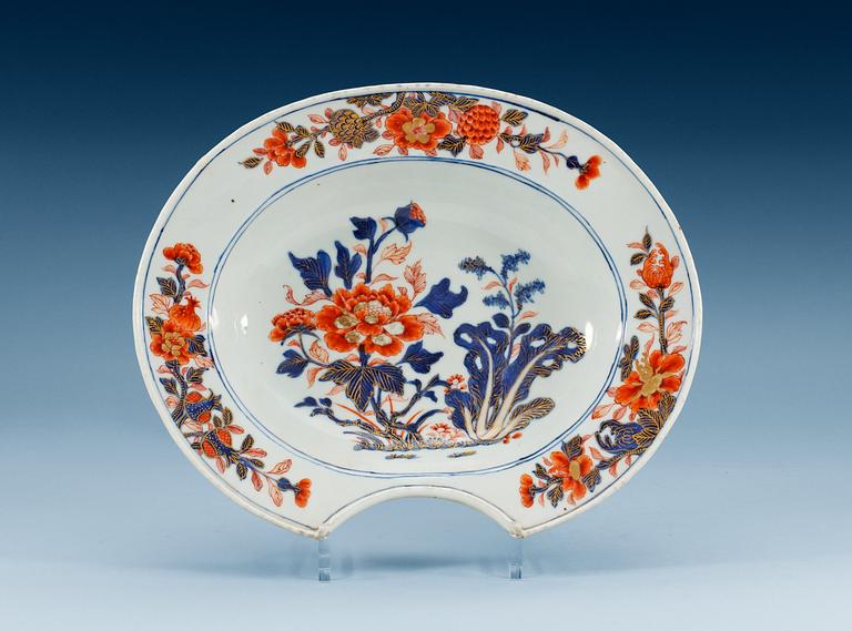 An imari barber´s dish, Qing dynasty, Kangxi (1662-1722).