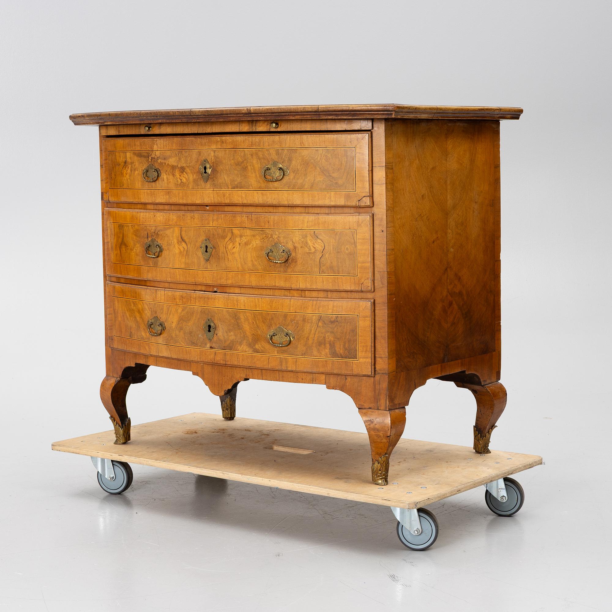 Chest of drawers, late Baroque, mid-18th century.