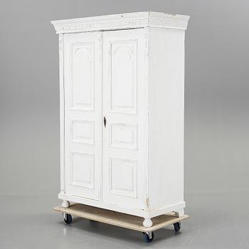 KLÄDSKÅP, 1900-talets första hälft.