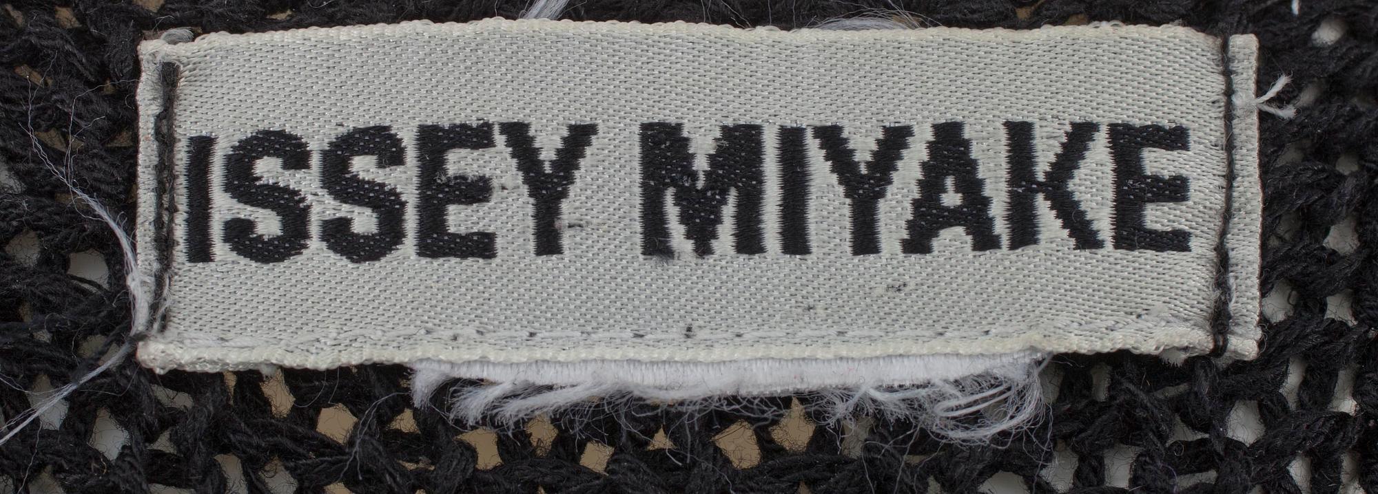 VÄST, Issey Miyake.