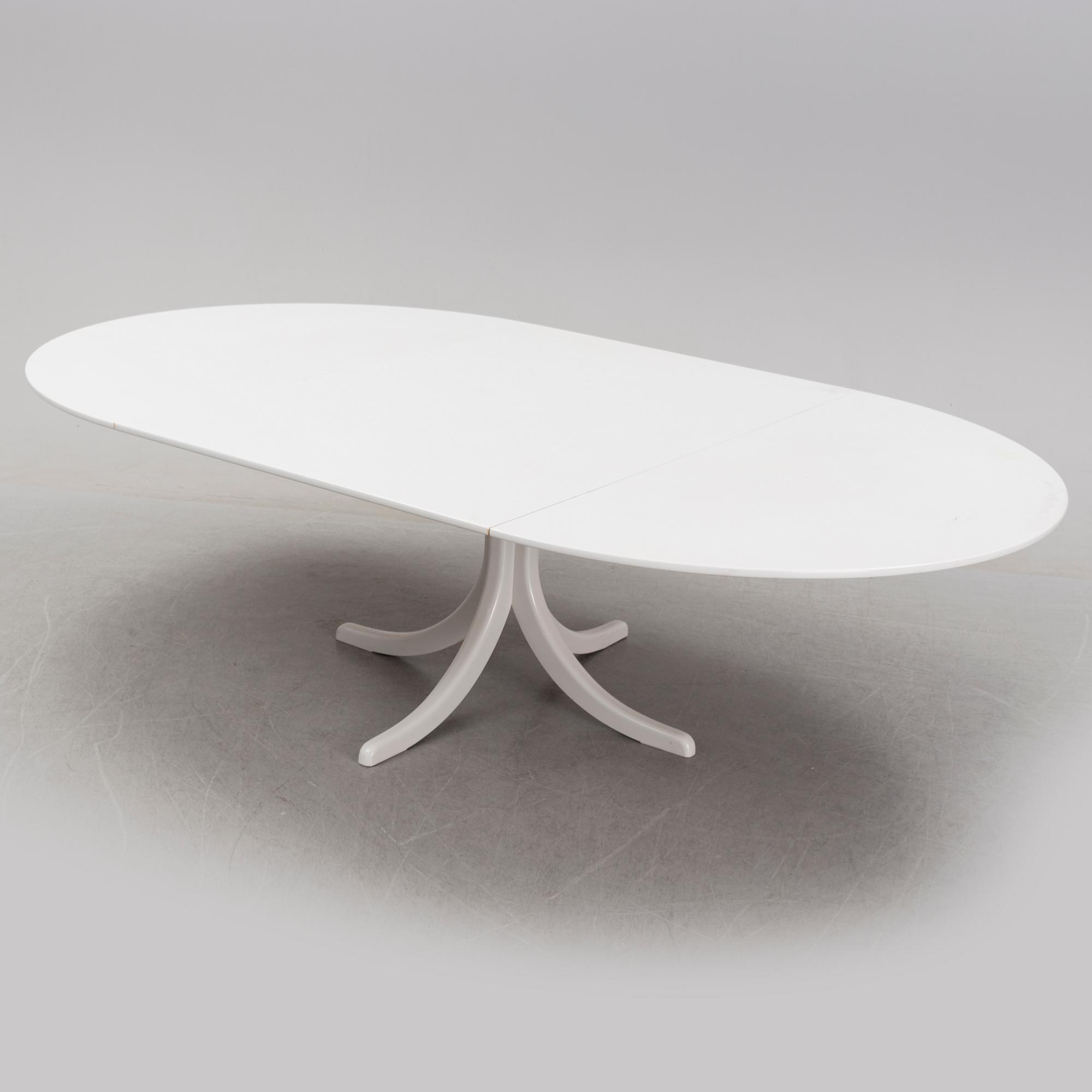 Matbord snarlikt, modell 771 av Josef Frank.