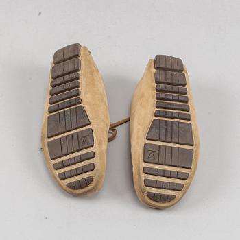 Louis Vuittion, a pair of suede shoes, size 37.