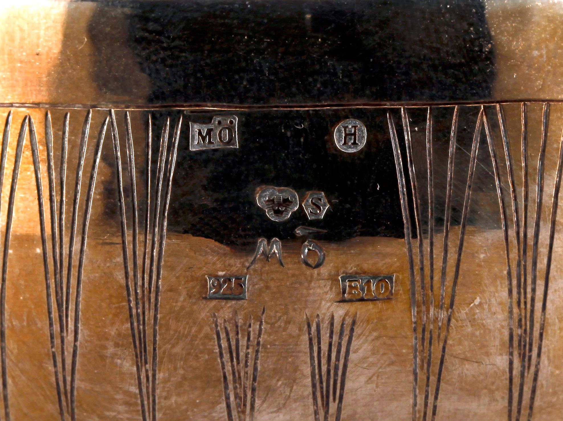 SKÅL MED LOCK, sterlingsilver, Martin Öhman, Halmstad 1979. Totalvikt ca 230 gram.