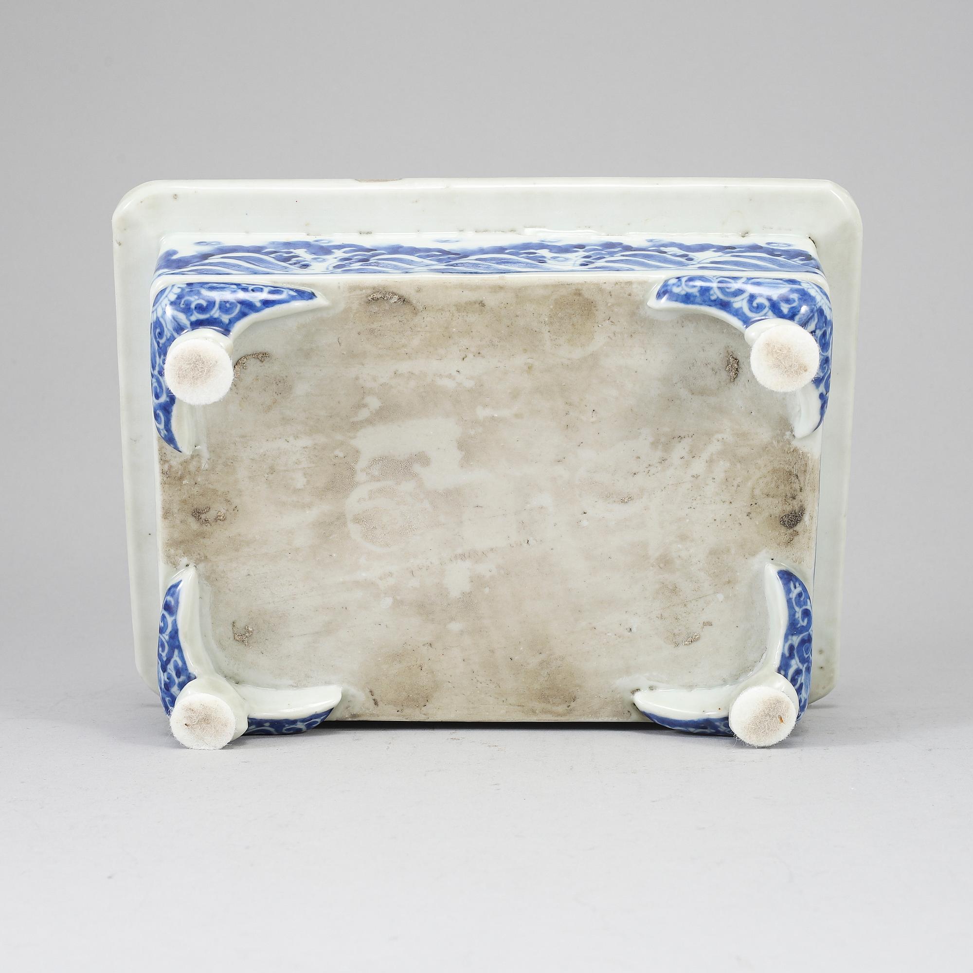 A blue and white censer, Japan, Meiji (1868-1912).