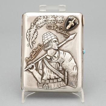 CIGARETTEUTI, silver, Bernhard Bergholtz Riga Lettland, 1920-tal. Total vikt ca 178 gram.