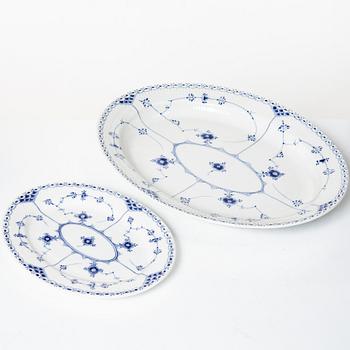 Mat- och kaffeservis, 65 delar, porslin, "Musselmalet", Royal Copenhagen, Danmark.