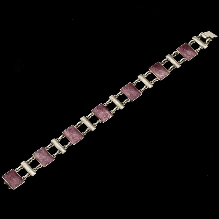 ARMBAND, 2 st, sterlingsilver, Volmer Bahner, Danmark, 1900-tal samt Annie Jagbäck, Lund, 1988. Tot vikt 23 g.