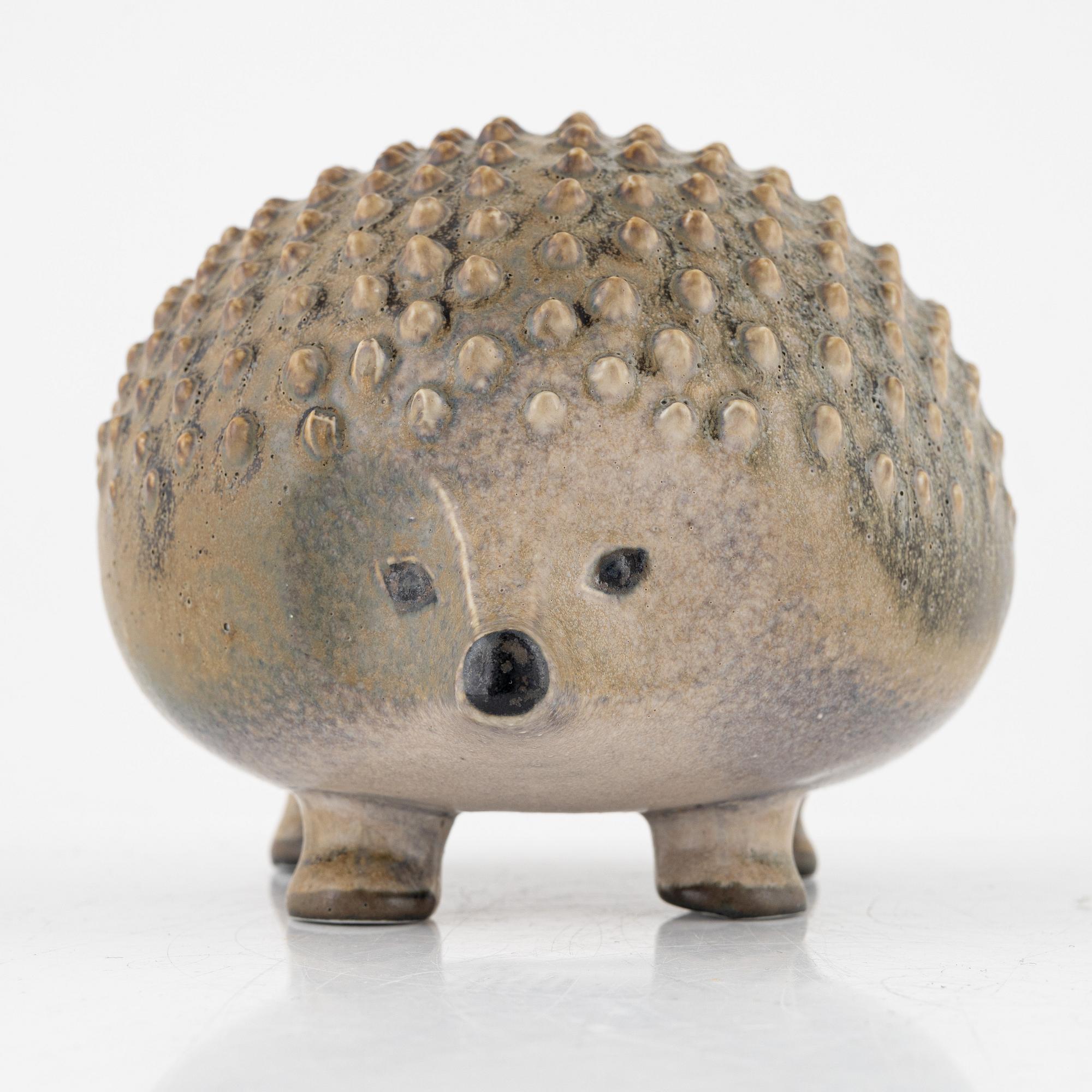 Lisa Larson, figurin, "Igelkott", Gustavsberg för NK, Nordiska Kompaniet i samarbete med WWF. Limiterad upplaga 2200.