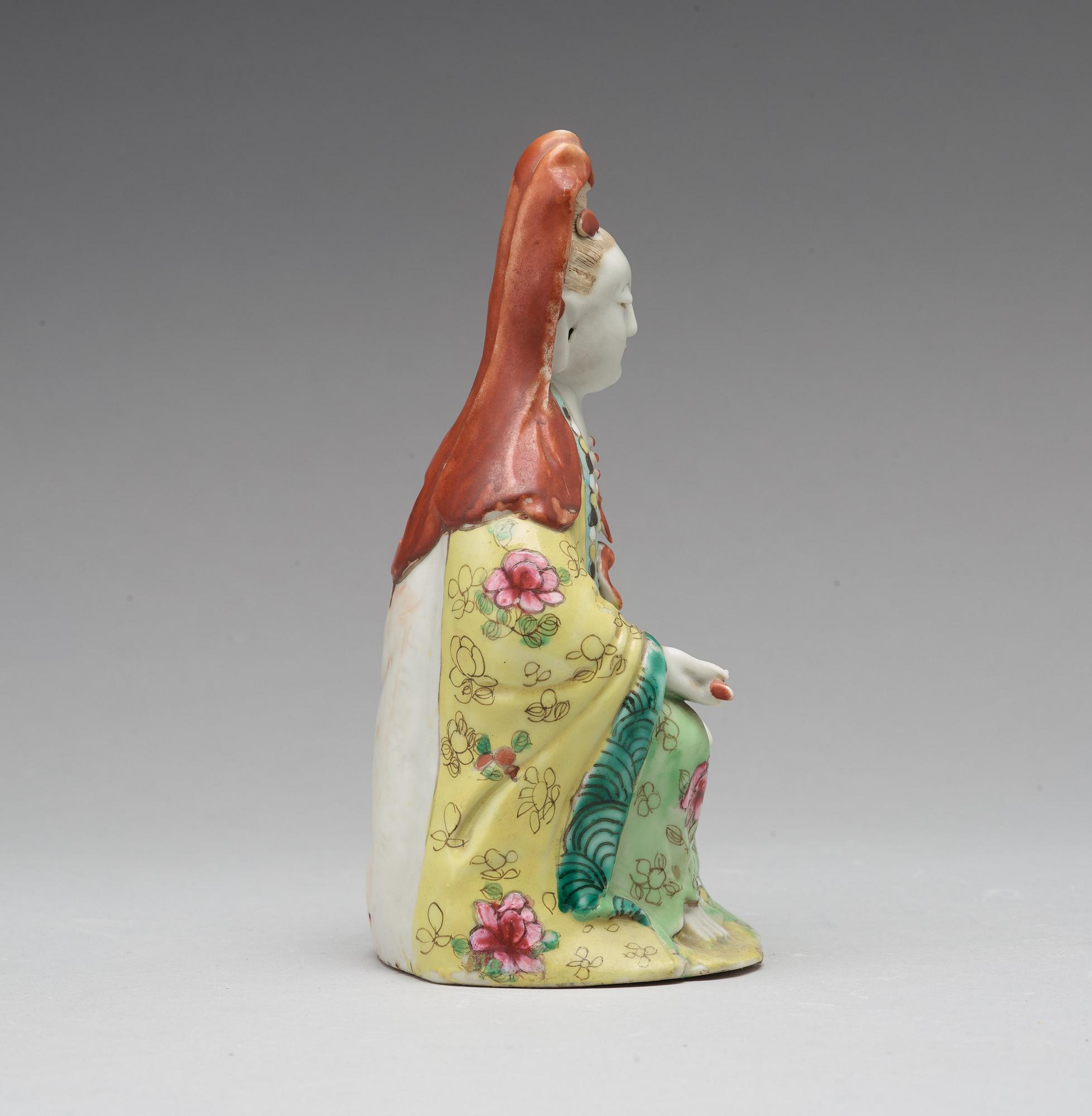 A famille rose porcelain figure of Guanyin, Qing dynasty, circa 1800.