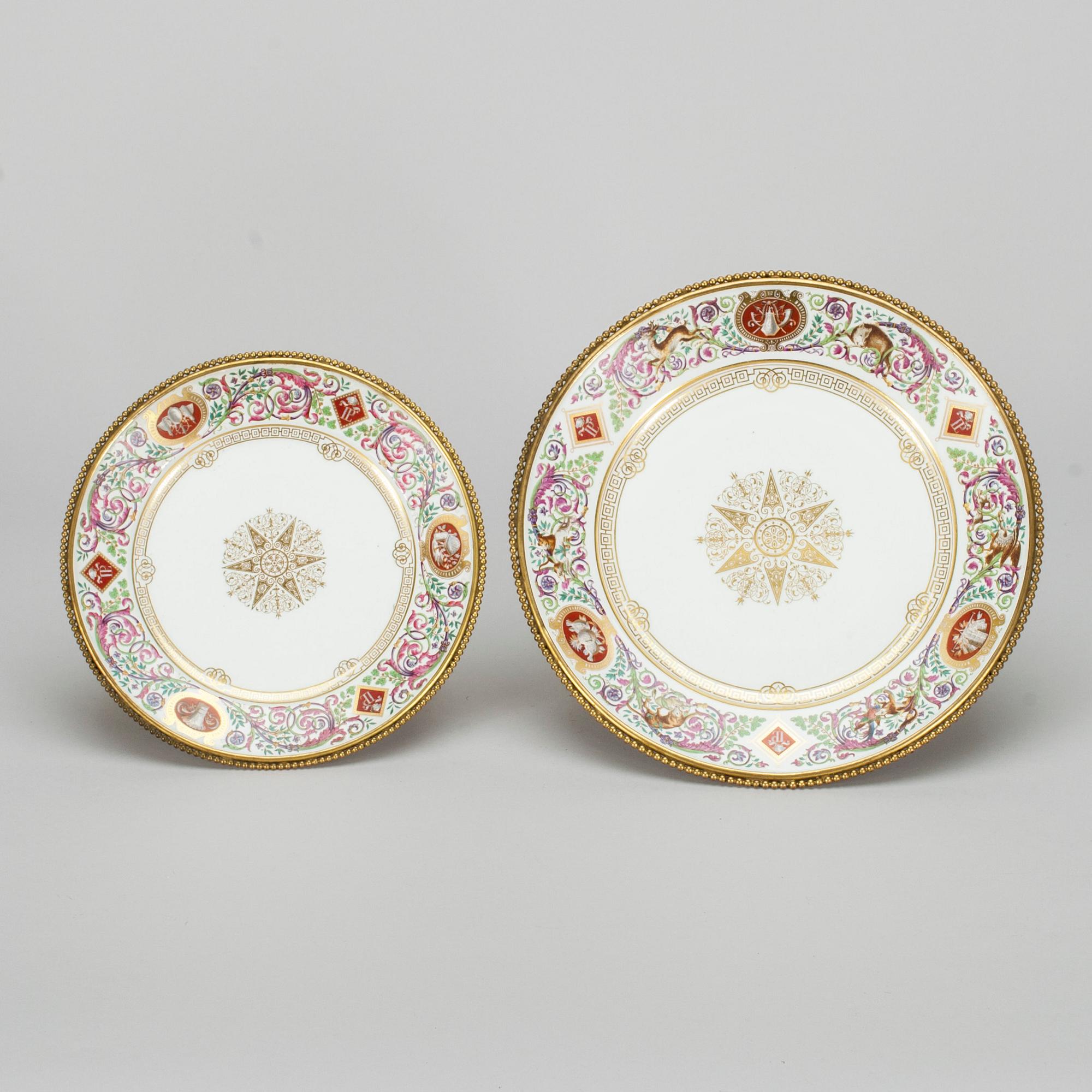 TAZZOR, 2 st, porslin, Sèvres, märkta Chateau de Fontainebleau. Frankrike 1800-tal.