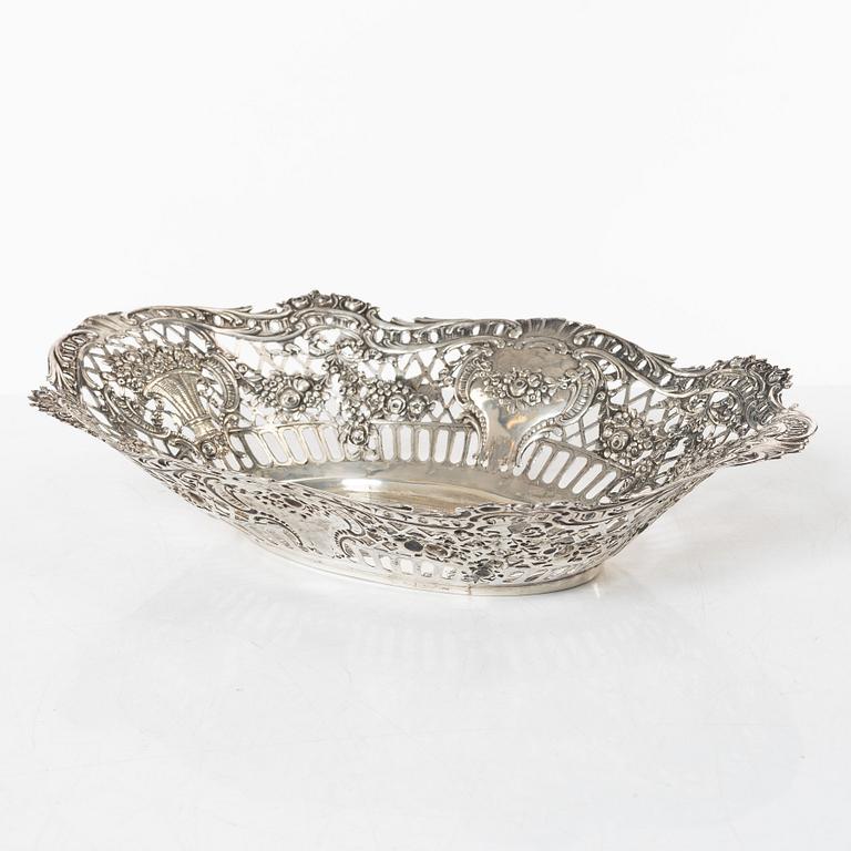 A silver bread basket, Swedish import mark, circa 1900.