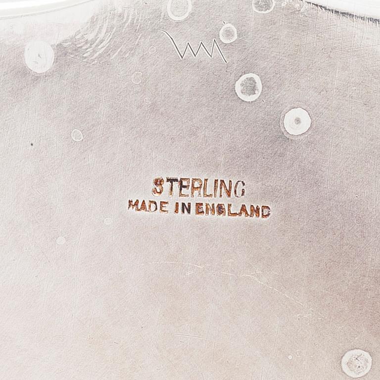 Visitkortsbrickor, 2 st, sterling silver, Viner's Ltd, Sheffield 1932 och 1940.